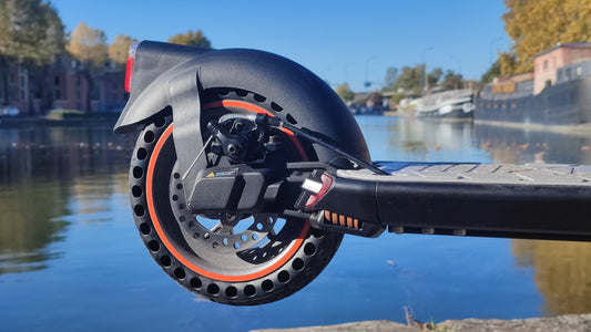 How to Choose the Best Tires for Your Electric Scooter: Pneumatic or Solid?